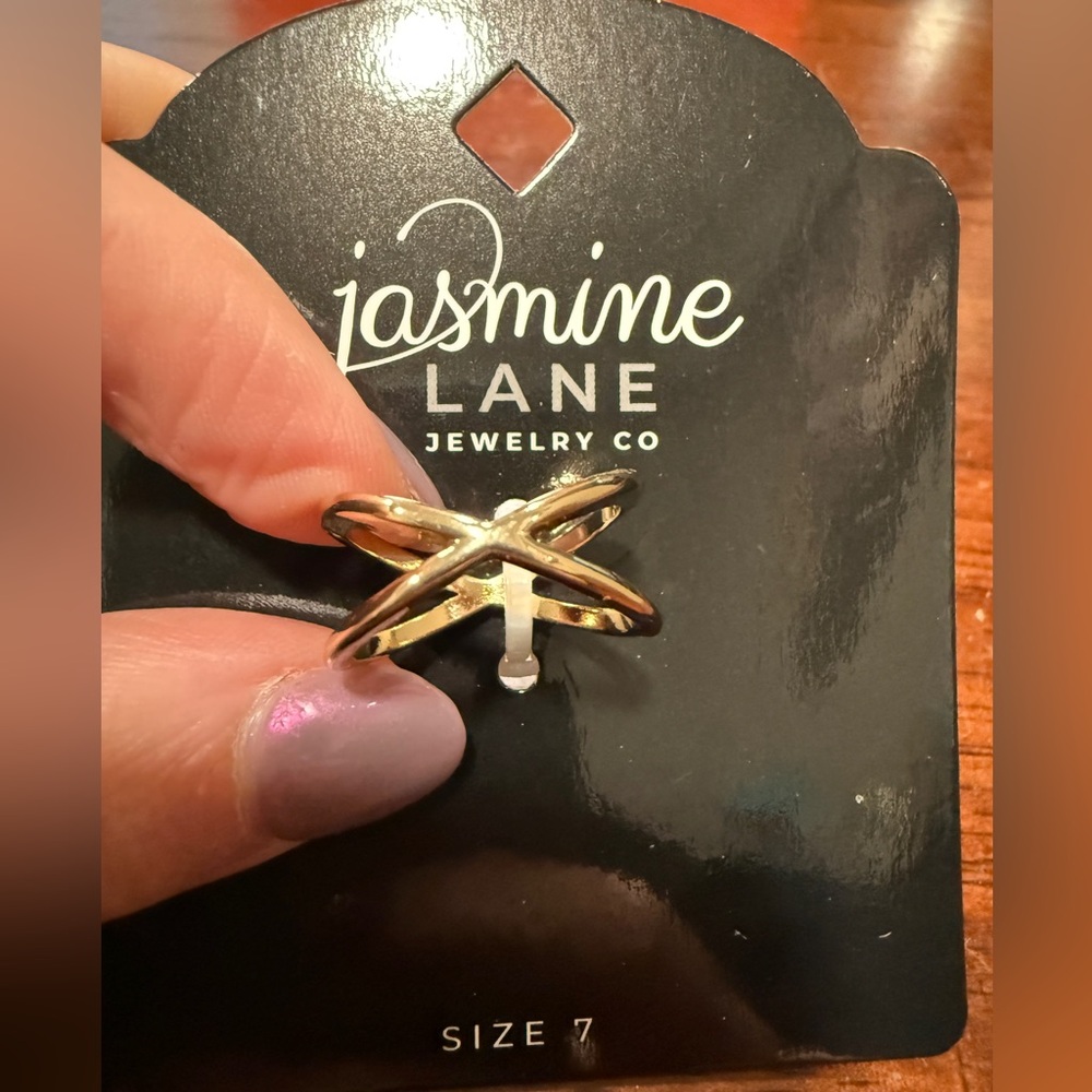 Gold Tone Infinity Ring - Size 7 - Picture 3 of 4